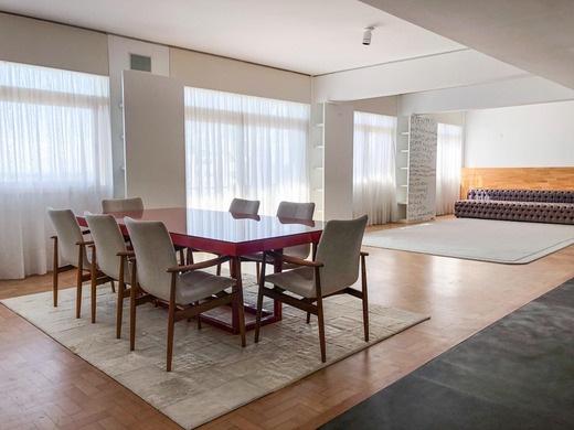 Duplex para venda no bairro Moinhos de Vento em Porto Alegre