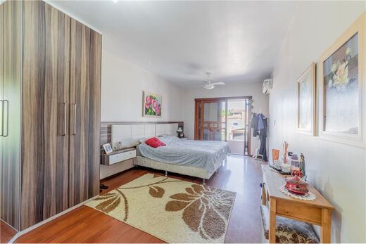 Casa para venda no bairro Jardim Europa em Porto Alegre