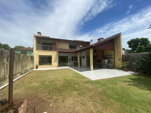 Casa para venda no bairro Jardim do Salso em Porto Alegre