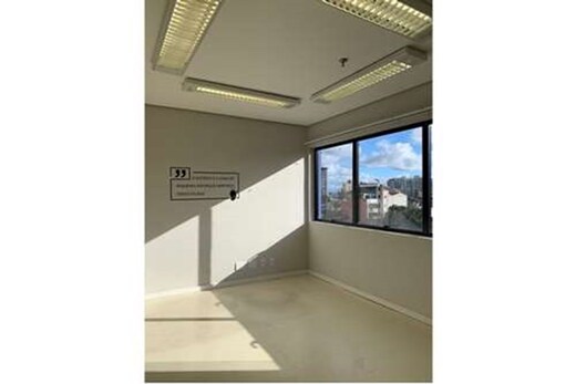 Sala para venda no bairro Menino Deus em Porto Alegre