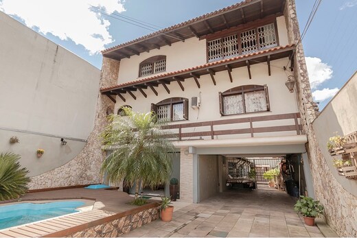 Casa para venda no bairro Partenon em Porto Alegre