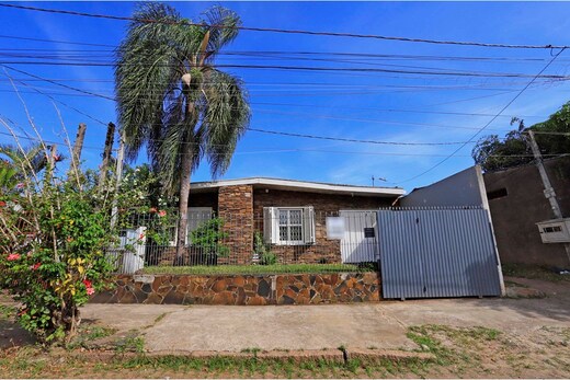 Casa para venda no bairro Rubem Berta em Porto Alegre