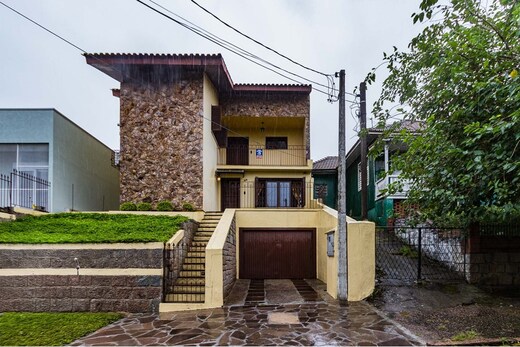 Casa para venda no bairro Vila Ipiranga em Porto Alegre