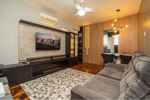 Apartamento para venda no bairro Vila Ipiranga em Porto Alegre