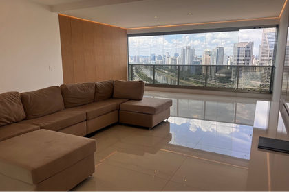Apartamento em Real Parque