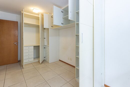 Conheça Quarto principal do imóvel - Apartamento, Venda, Loft, Quartos, Metrô, Praia, Humaítá - II-26233-43058 - 30 Quarto principal - Apartamento, Venda, Loft, Quartos, Metrô, Praia, Humaítá - II-26233-43058 - 30