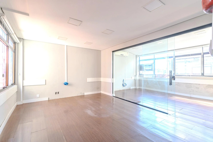Sala para venda no bairro Petrópolis em Porto Alegre