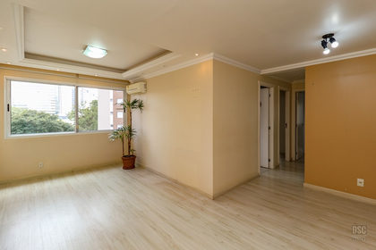Apartamento para venda no bairro Vila Ipiranga em Porto Alegre