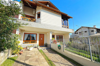 Casa para venda no bairro Guarujá em Porto Alegre