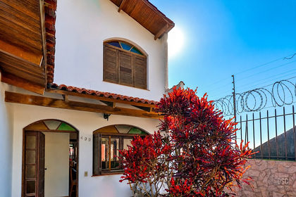 Casa para venda no bairro Santo Antônio em Porto Alegre