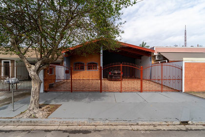 Casa em Jardim Caçula