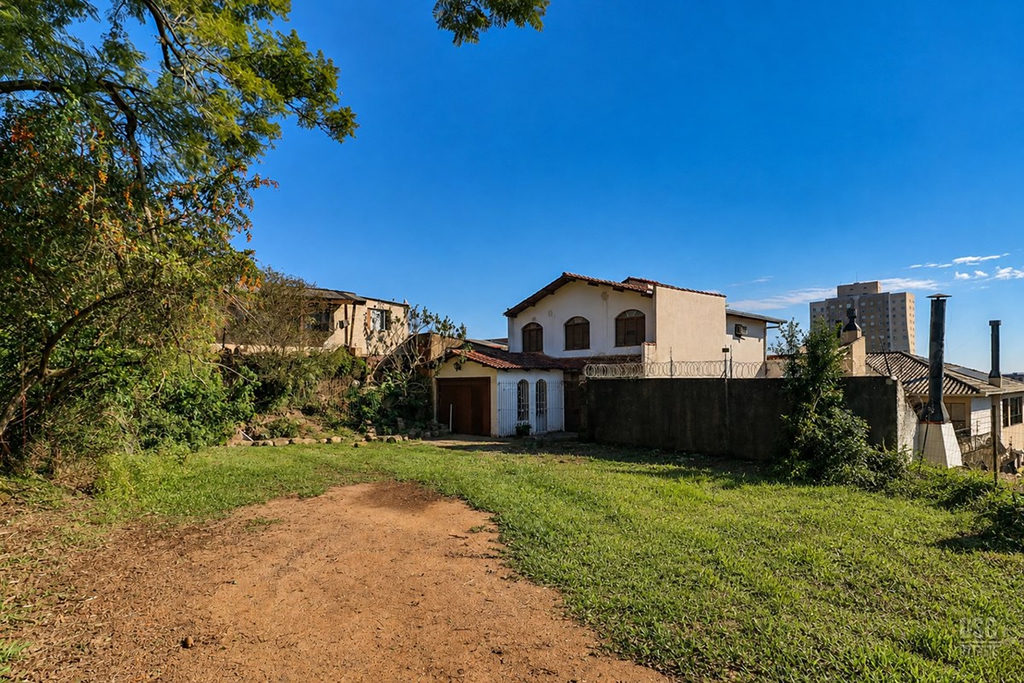 Casa para venda no bairro Santo Antônio em Porto Alegre