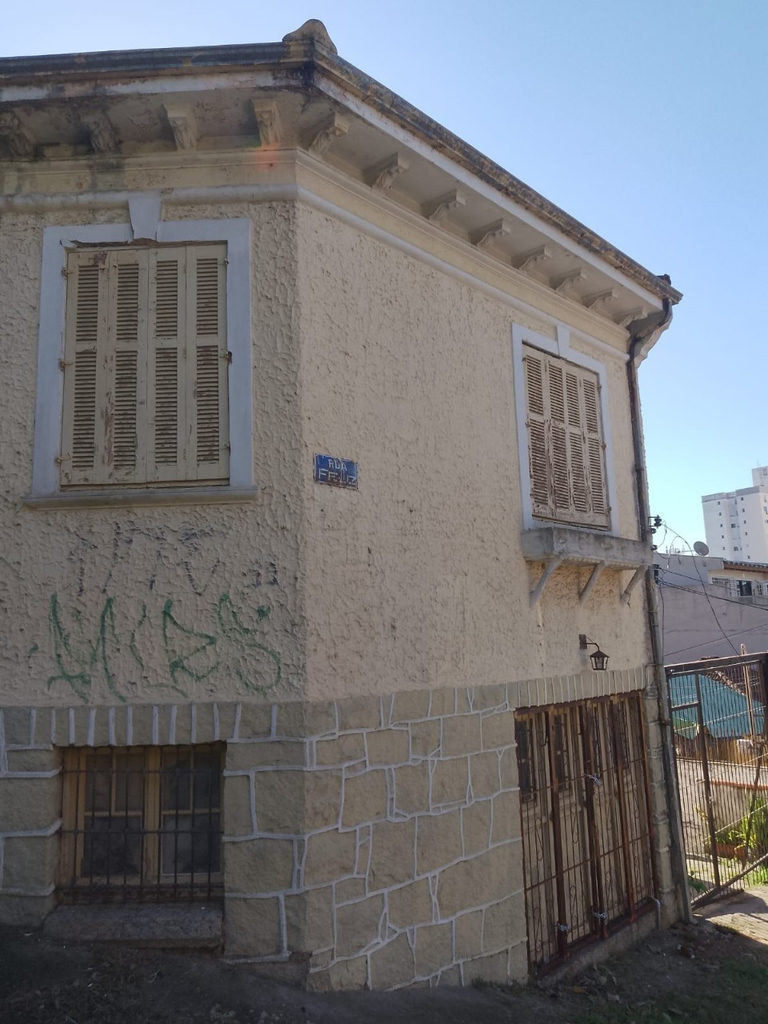 Casa para venda no bairro Santo Antônio em Porto Alegre