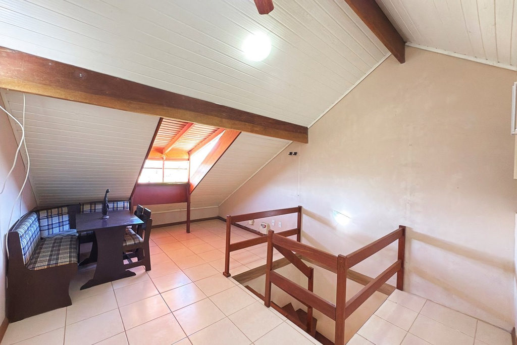 Casa para venda no bairro Guarujá em Porto Alegre