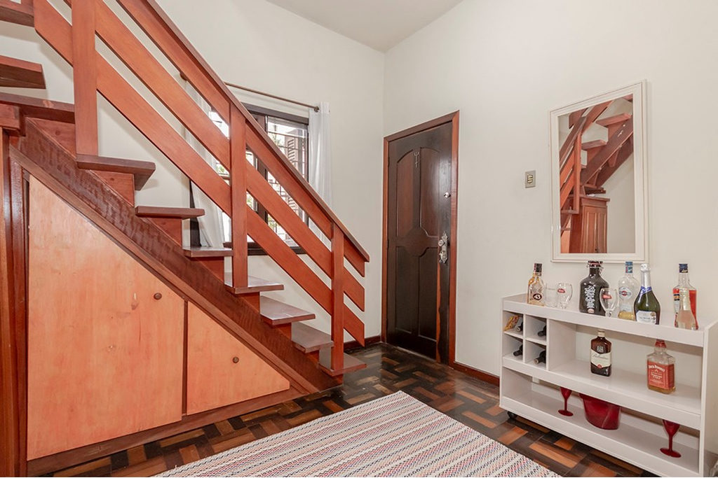 Casa para venda no bairro Passo da Areia em Porto Alegre
