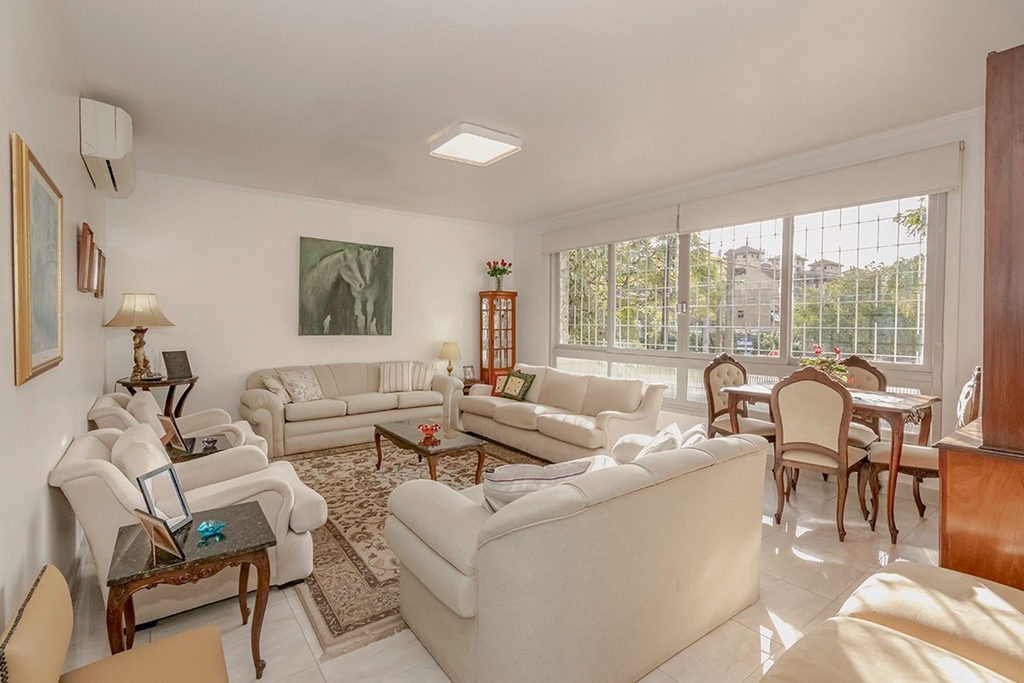 Casa para venda no bairro Três Figueiras em Porto Alegre