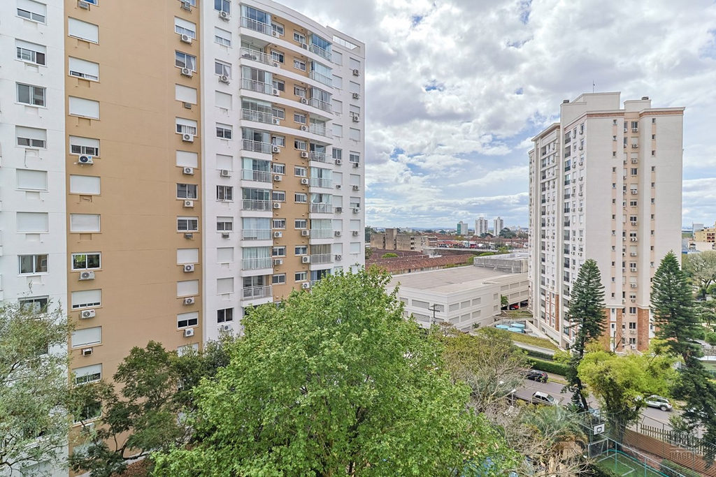 Apartamento para venda no bairro Passo da Areia em Porto Alegre