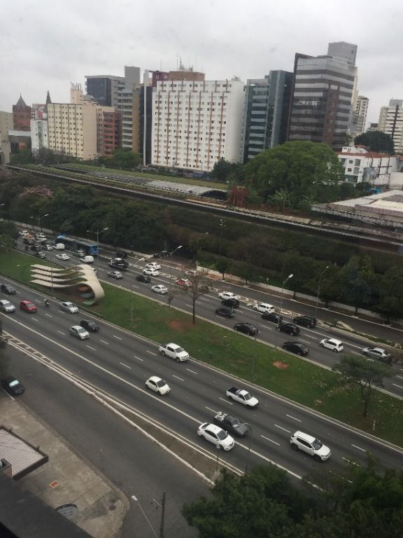 Órulo Conjunto Comercial Rua Maestro Cardim 1251. Av Paulista