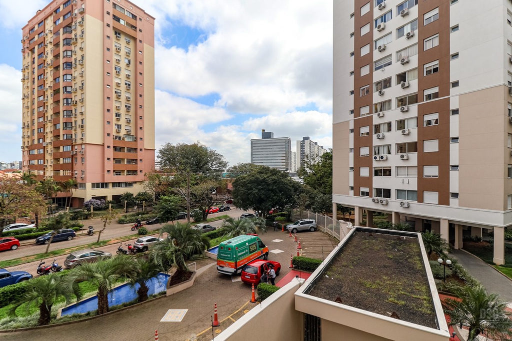 Apartamento para venda no bairro Vila Ipiranga em Porto Alegre