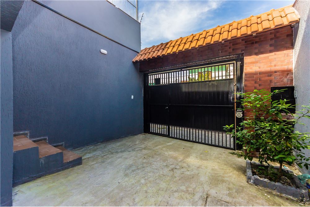 RFJ 40 601781156-7 - LUXURY REAL ESTATE DISCOVERY