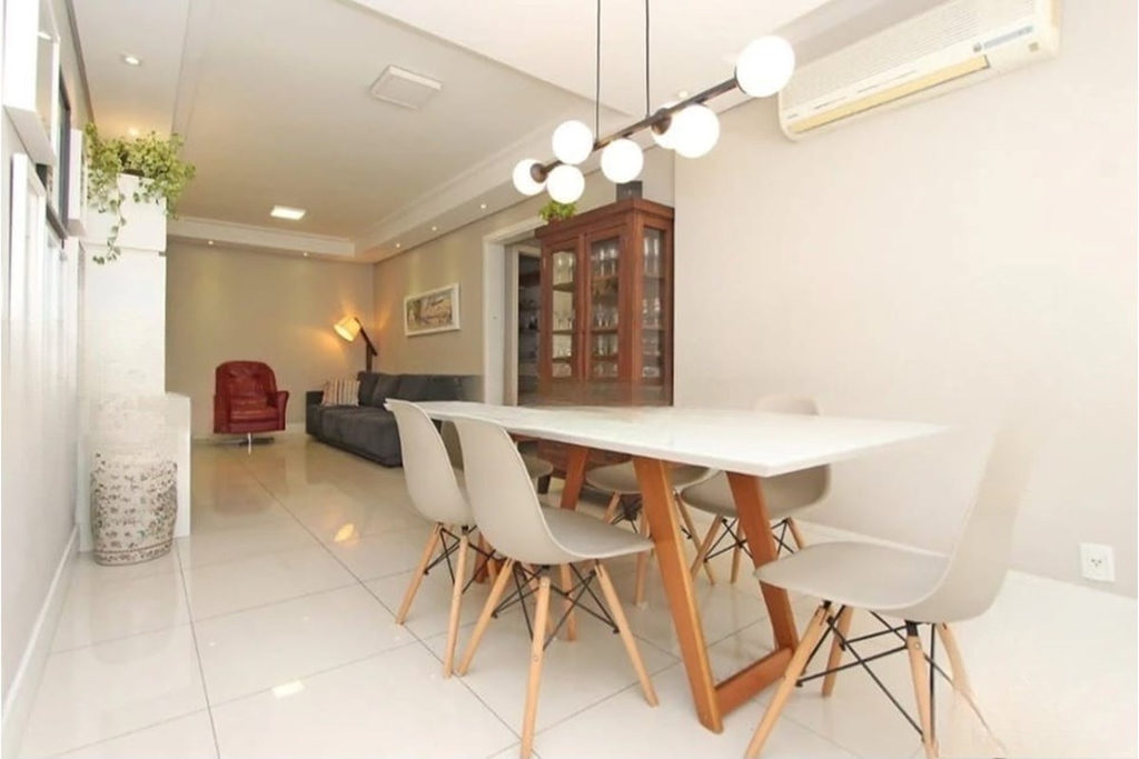 Apartamento para venda no bairro Vila Ipiranga em Porto Alegre