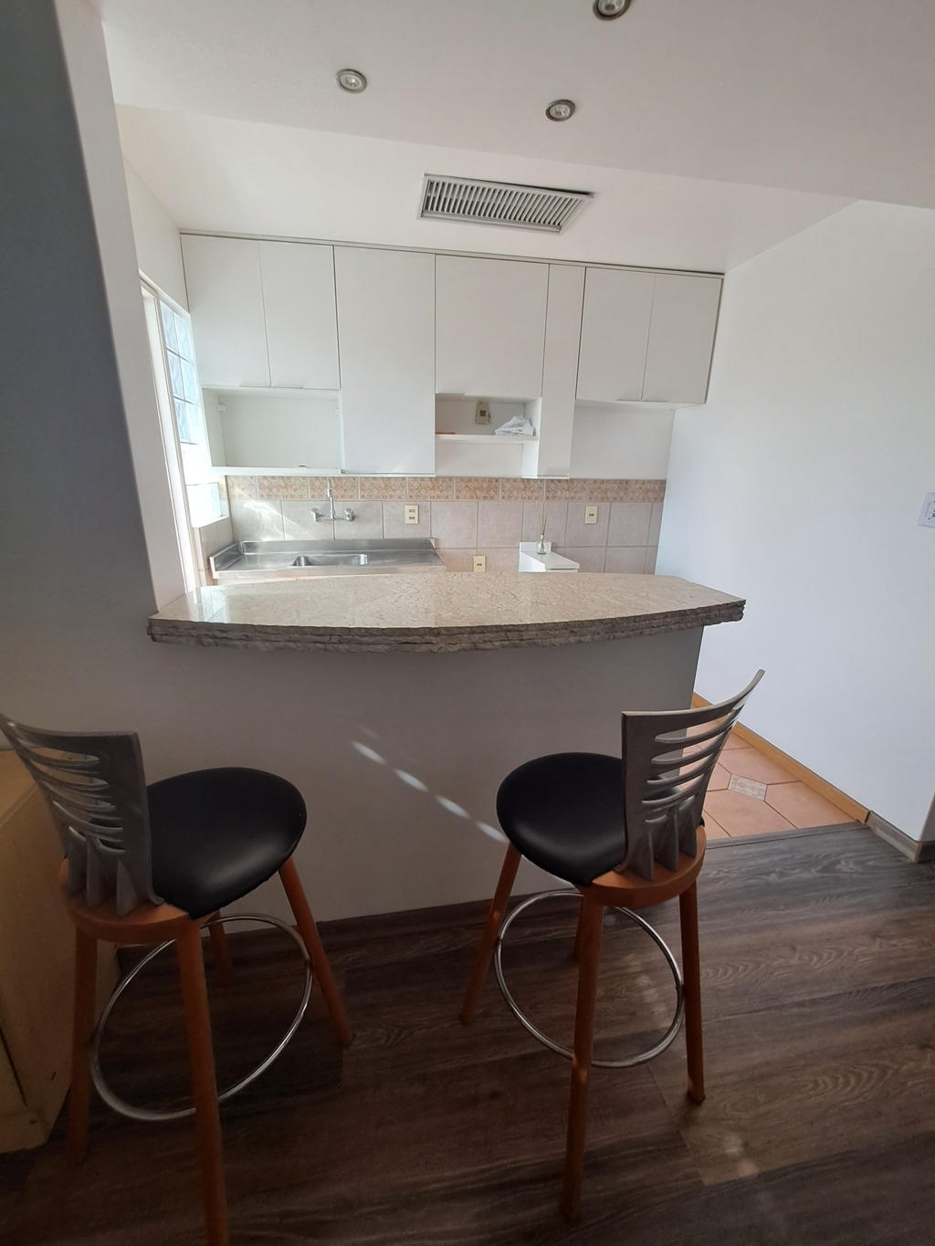 Apartamento à venda em Porto Alegre, Floresta, com 1 quarto, 43,2m² - ORA EMPREENDIMENTOS IMOBILIÁRIOS