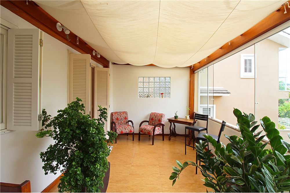 Casa à venda em Porto Alegre, Medianeira, com 3 quartos, 198m² - Geniale Imóveis