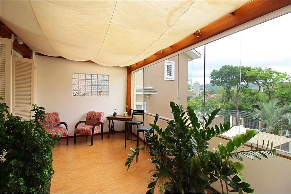 Casa à venda em Porto Alegre, Medianeira, com 3 quartos, 198m² - Geniale Imóveis