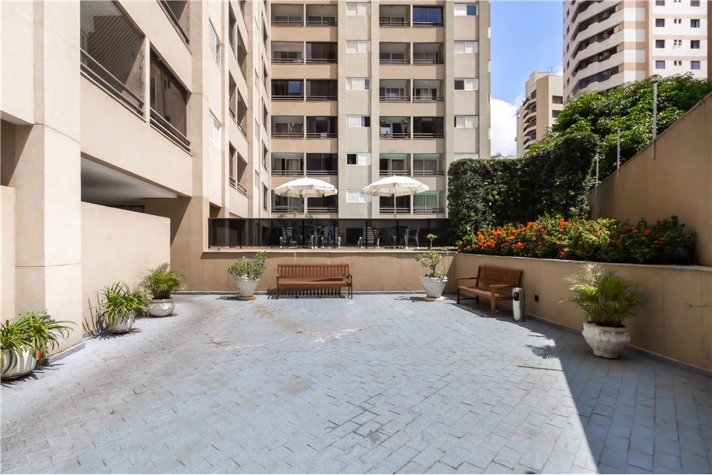Apartamento à venda em São Paulo, Moema, com 2 quartos, 56m² - Carreyra Imobiliaria