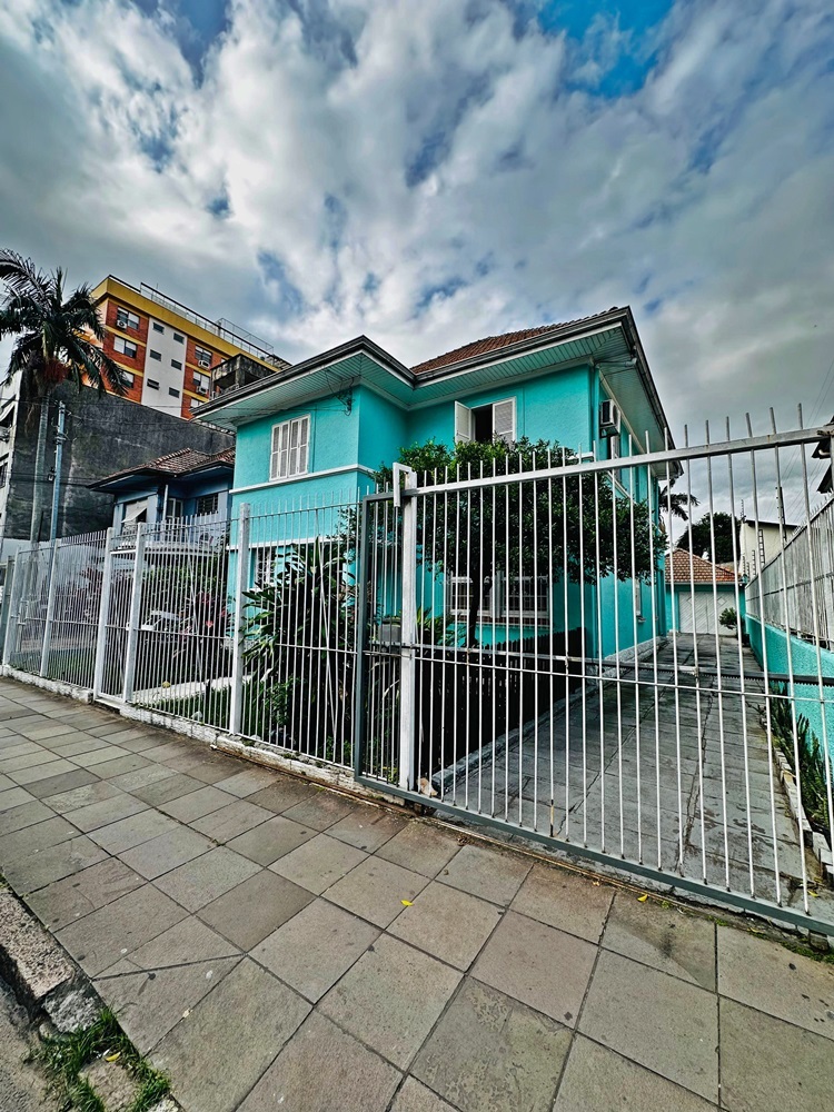 Casa à venda em Porto Alegre, Floresta, com 4 quartos, 278m² - ORA EMPREENDIMENTOS IMOBILIÁRIOS