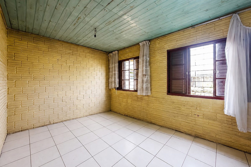 Casa para venda no bairro Guajuviras em Canoas