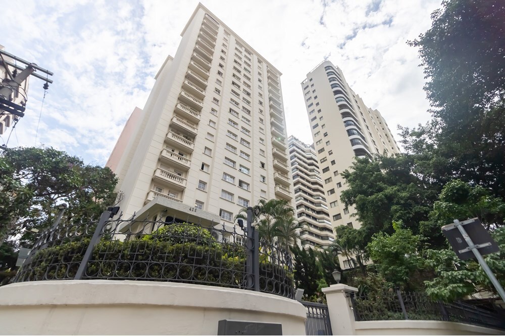 Apartamento à venda em São Paulo, Moema, com 3 quartos, 126m² - Carreyra Imobiliaria