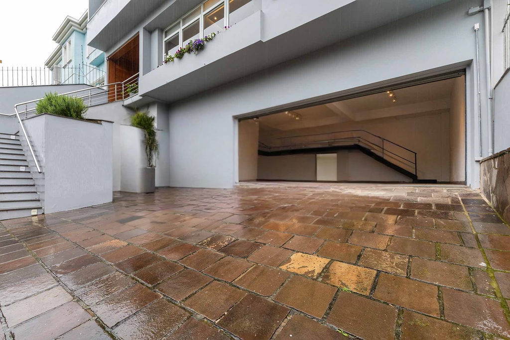 Edifício Comercial para venda no bairro Três Figueiras em Porto Alegre