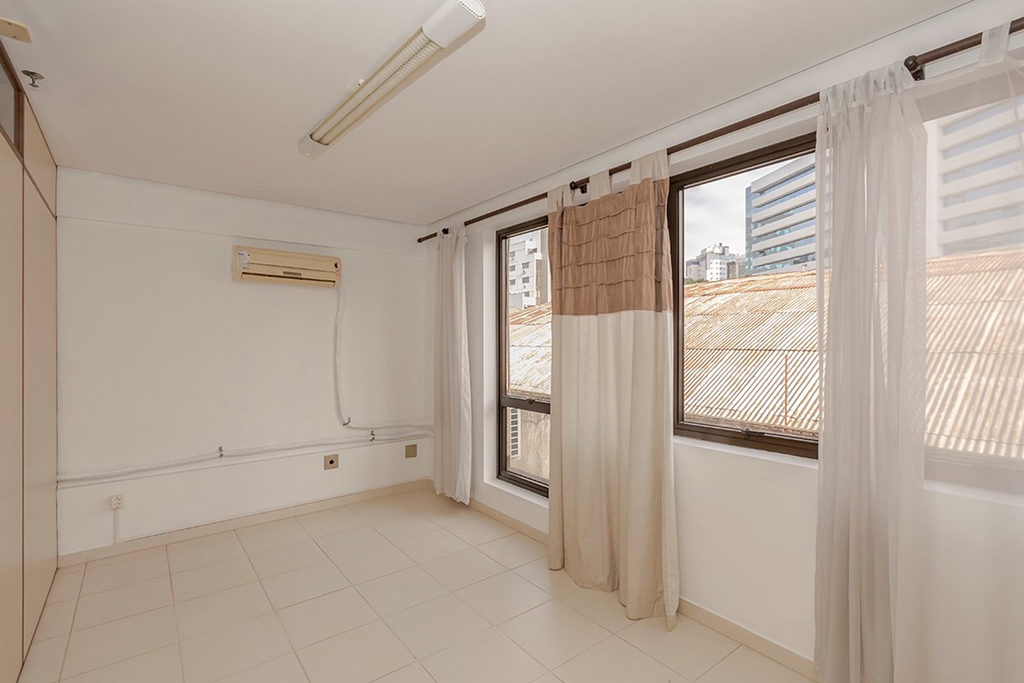 Sala para venda no bairro Floresta em Porto Alegre