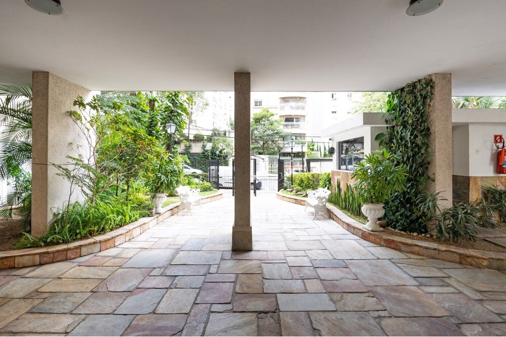 Apartamento à venda em São Paulo, Jardim Paulista, com 2 quartos, 100m² - Carreyra Imobiliaria