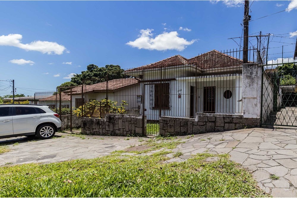 Casa à venda em Porto Alegre, Partenon, com 3 quartos, 264m² - Geniale Imóveis