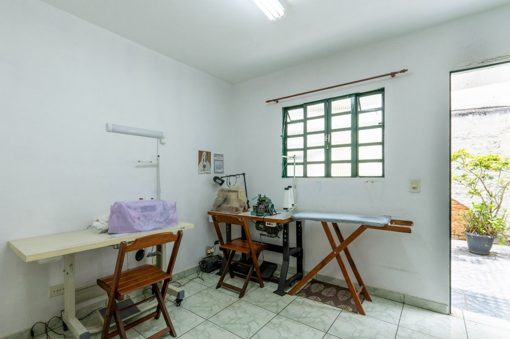 Casa à venda com 4 quartos, 60m² - Foto 3