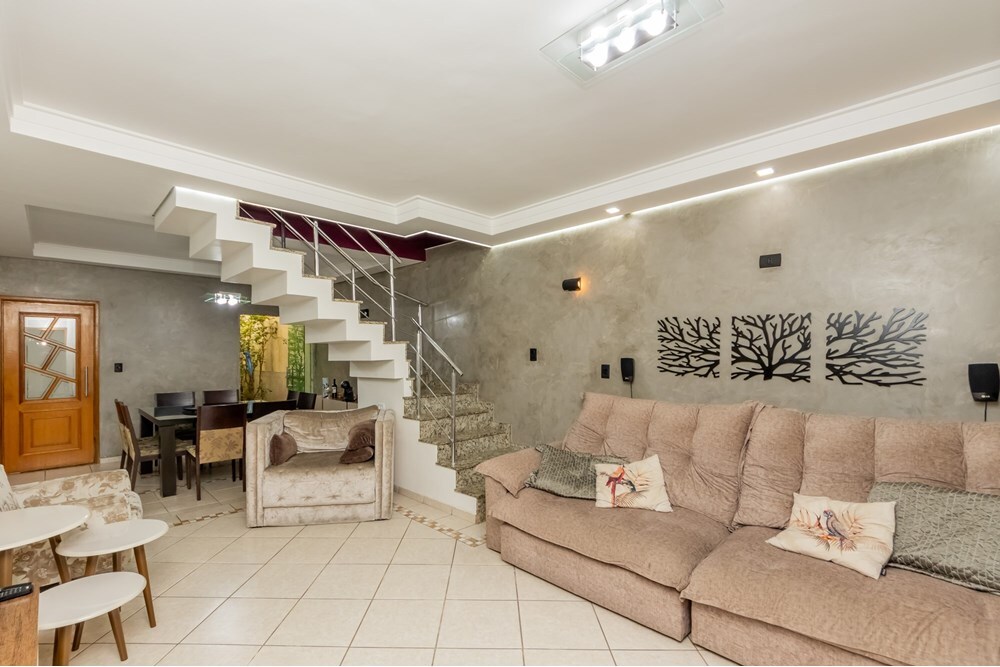 Casa à venda com 3 quartos, 185m² - Foto 1
