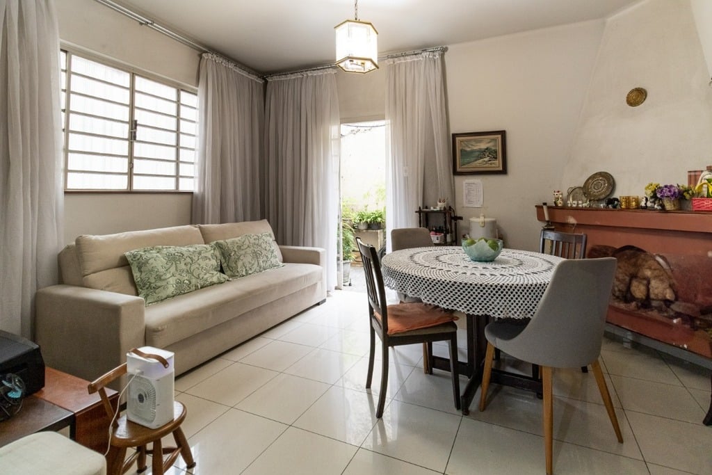 Casa à venda com 4 quartos, 128m² - Foto 1