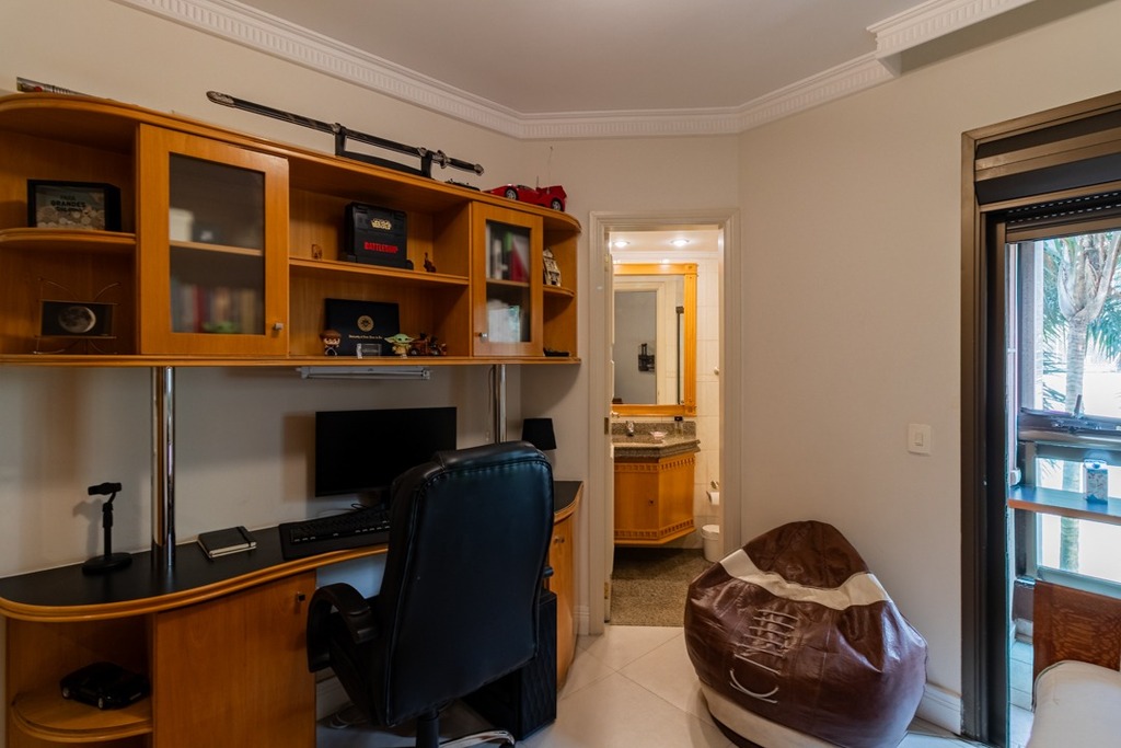 Apartamento à venda com 4 quartos, 225m² - Foto 6
