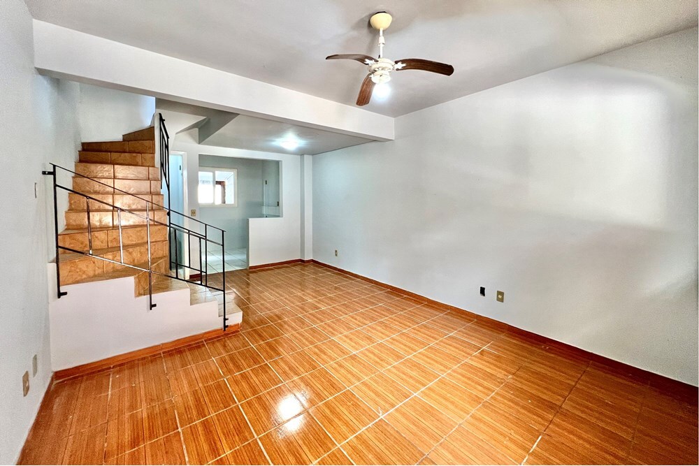 Casa à venda com 2 quartos, 103m² - Foto 1