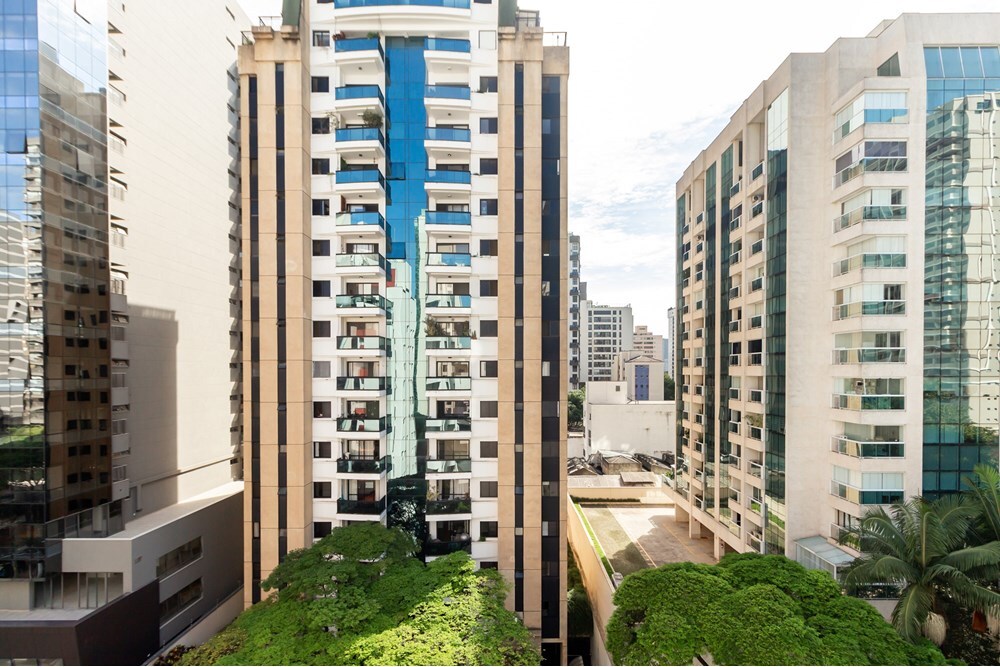 Apartamento à venda em São Paulo, Moema, com 2 quartos, 60m² - Carreyra Imobiliaria