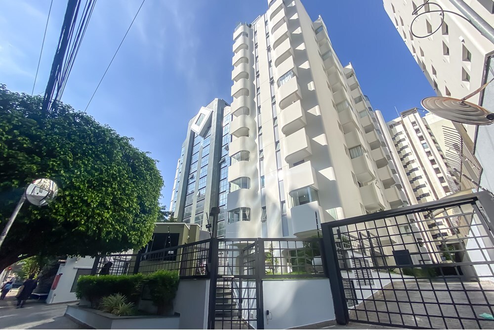 Apartamento à venda em São Paulo, Moema, com 2 quartos, 60m² - Carreyra Imobiliaria