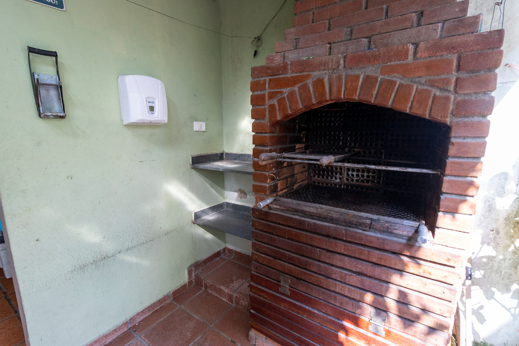 Casa à venda com 3 quartos, 200m² - Foto 2