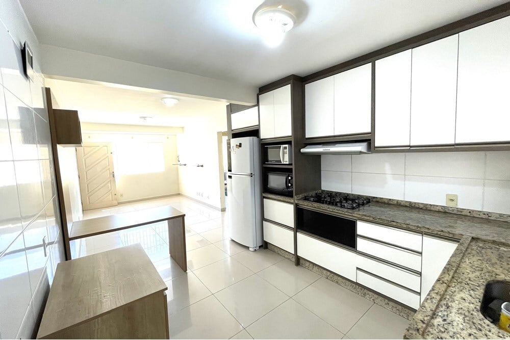 Casa à venda com 3 quartos, 266m² - Foto 1