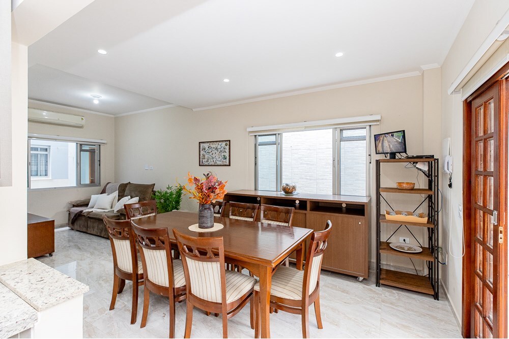 Casa à venda com 4 quartos, 200m² - Foto 1