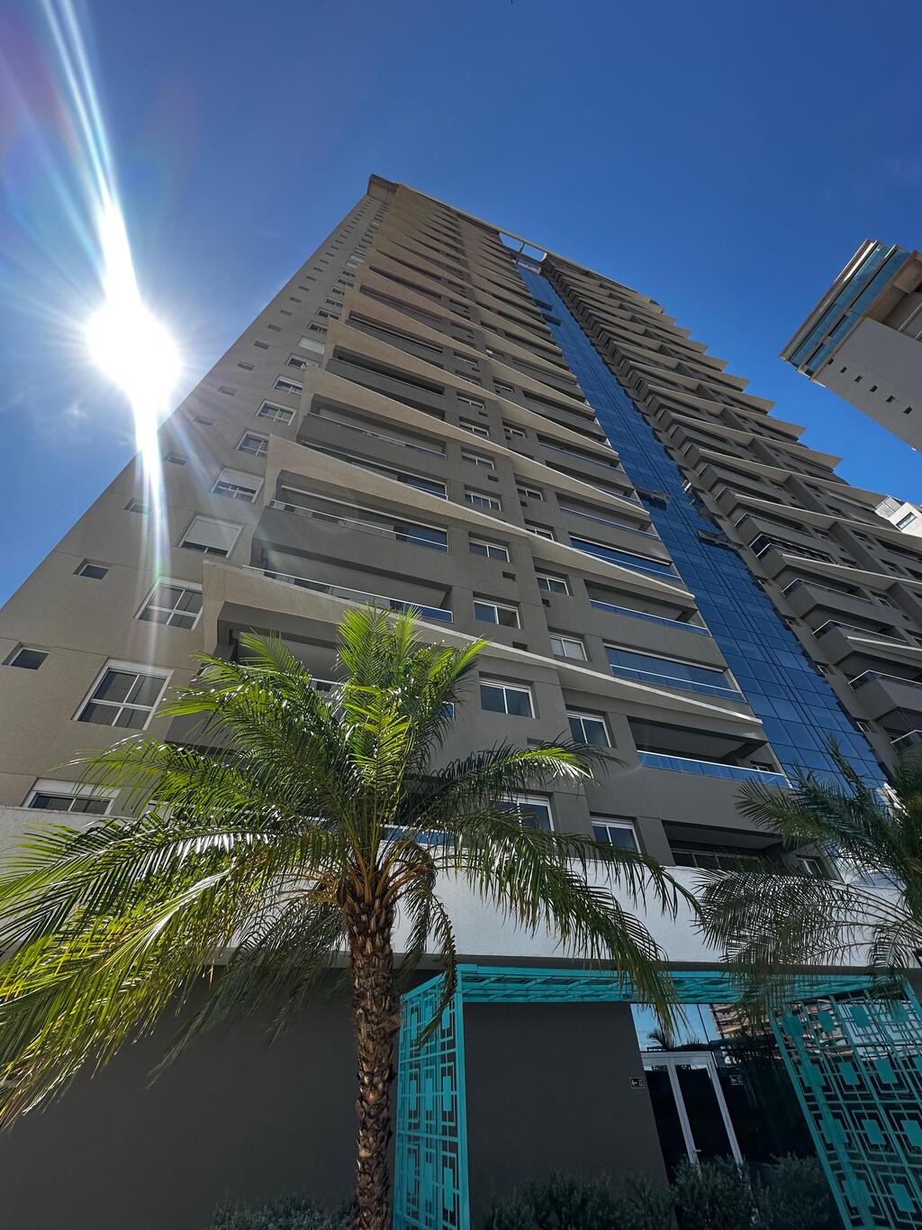 Apartamento à venda com 3 quartos, 105m² - Foto 1