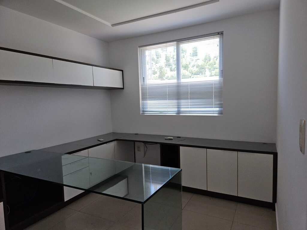 Casa à venda com 4 quartos, 331m² - Foto 16