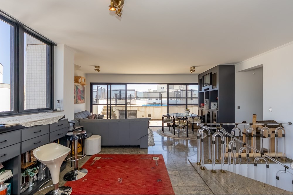 Cobertura à venda com 4 quartos, 320m² - Foto 1