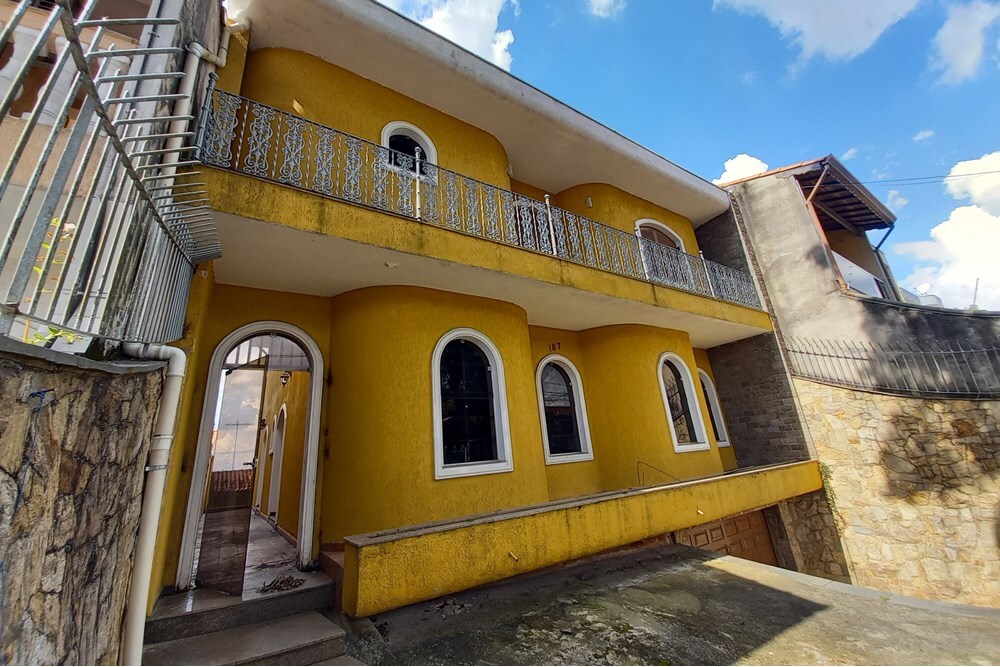 Casa à venda com 4 quartos, 377m² - Foto 1